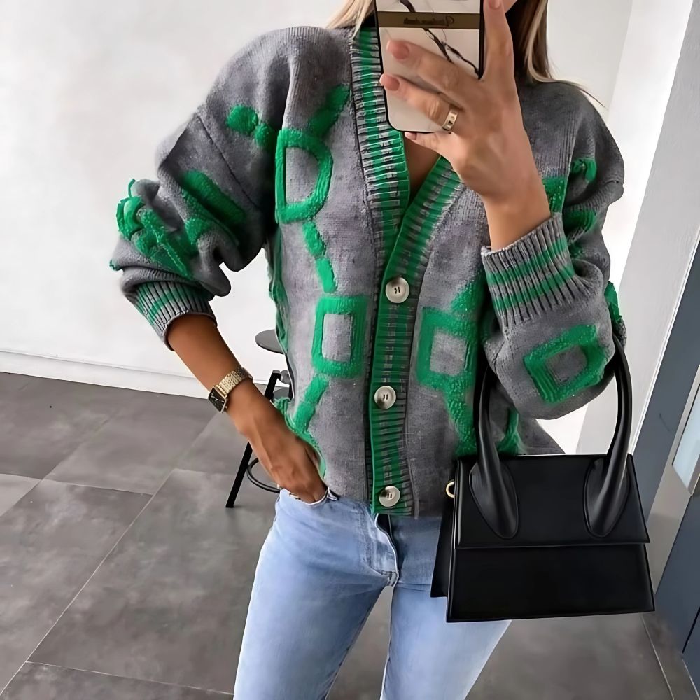 Cardigan femme oversize – col V rose à motifs verts