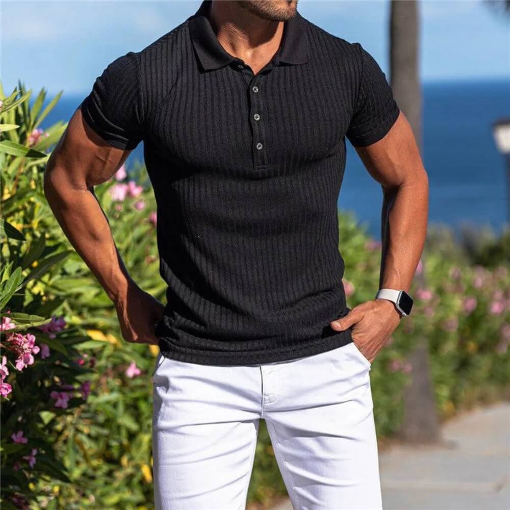 Polo moderne vert foncé pour homme stylé avec un pantalon noir