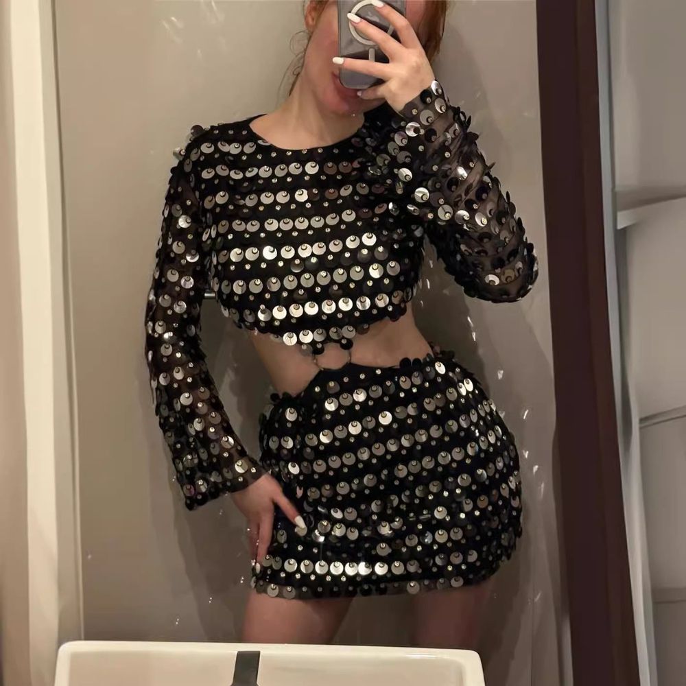 Ensemble deux pièces femme – look pailleté et silhouette affirmée