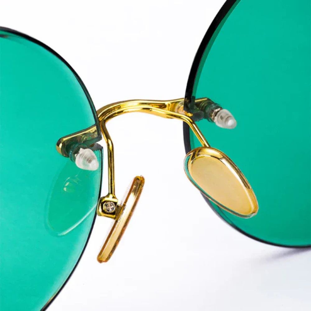 Lunettes de soleil élégantes femme – style rétro chic