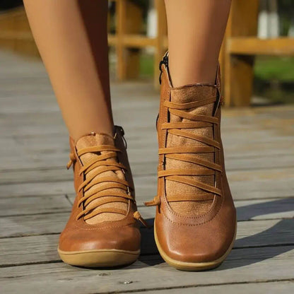 Chaussures Posh Paris Claire marron – bottines en cuir élégantes avec lacets souples, idéales pour un usage quotidien.